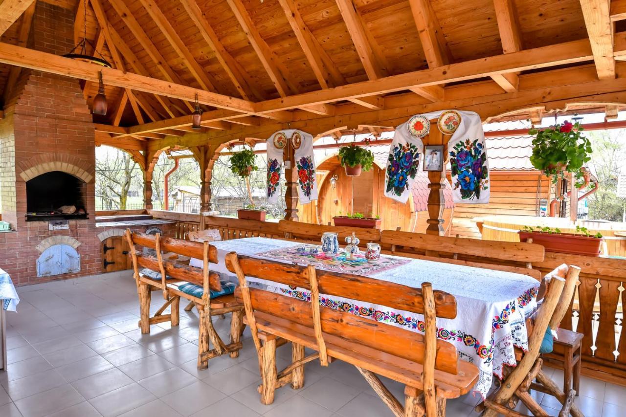 Hotel Casa Nely à Sighetu Marmaţiei Extérieur photo