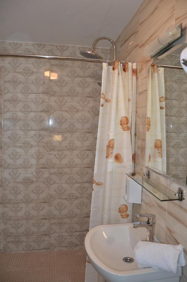 Hotel Casa Nely à Sighetu Marmaţiei Extérieur photo